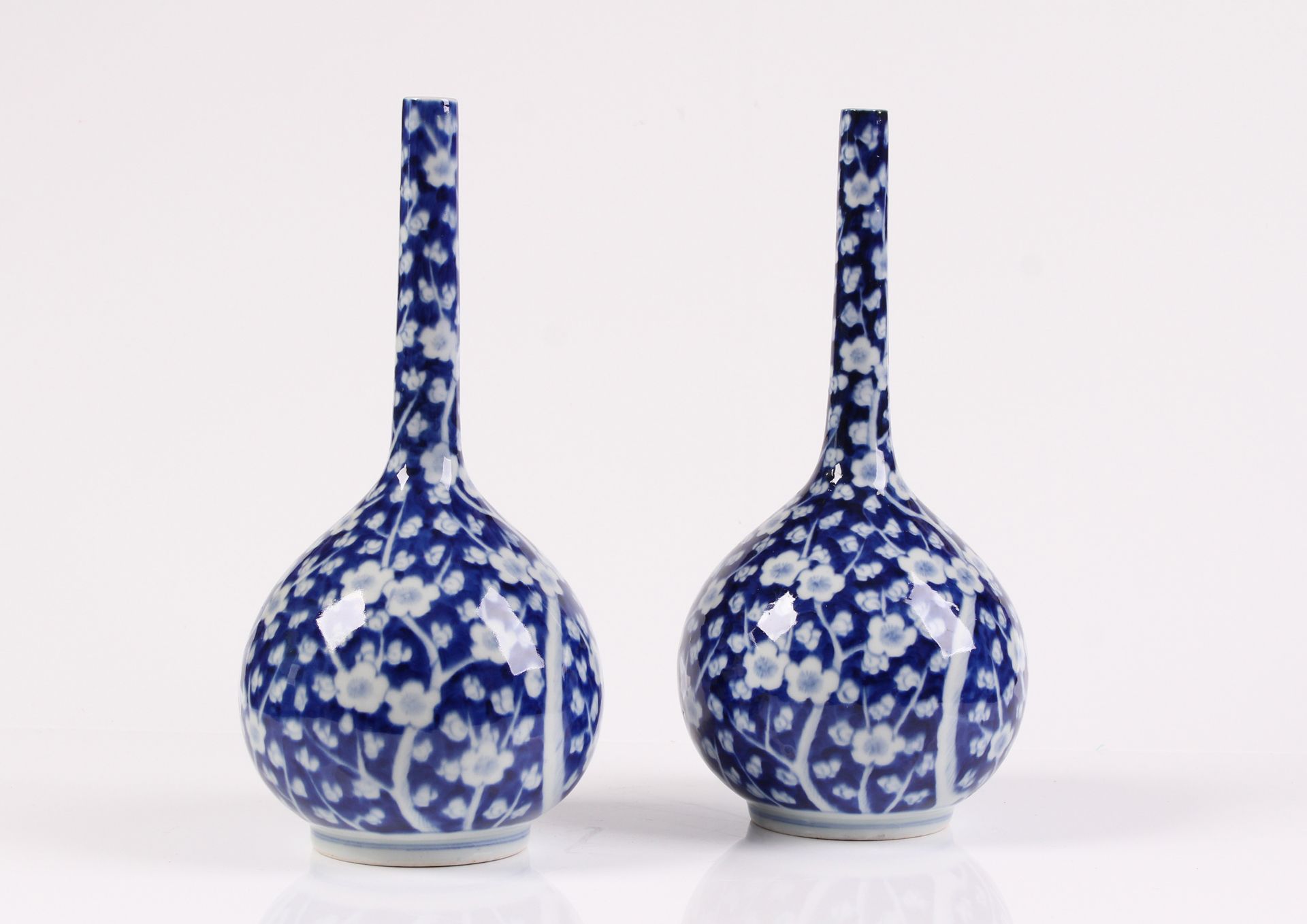 Paar Vasen. Japan, 20. Jh. Porzellan.