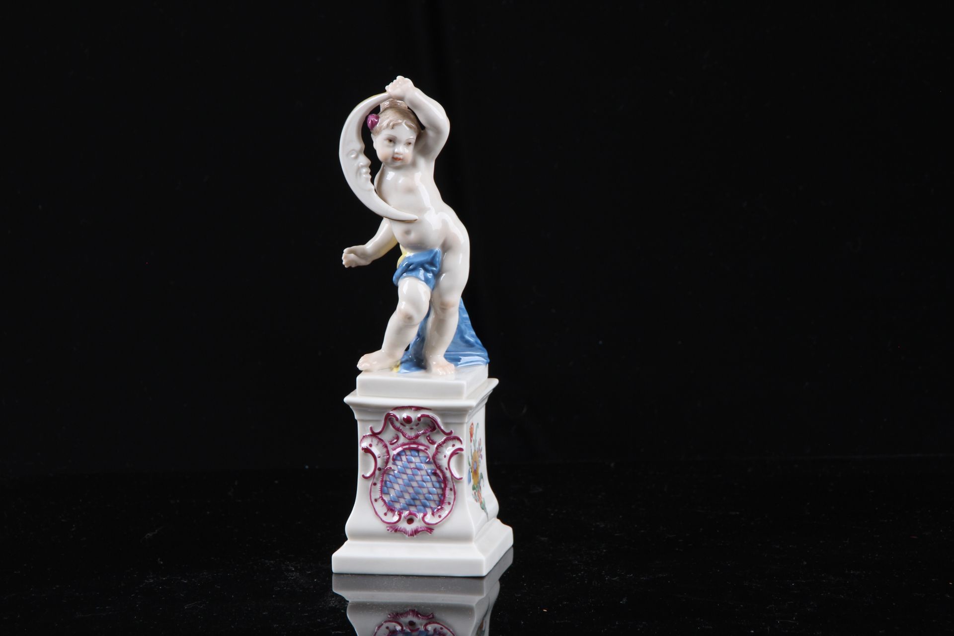 Putto. Nymphenburg, 20. Jh. Putto als - Bild 2 aus 2