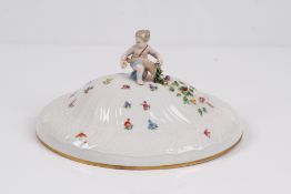 Terrinendeckel. Wohl Meissen, um 1900.