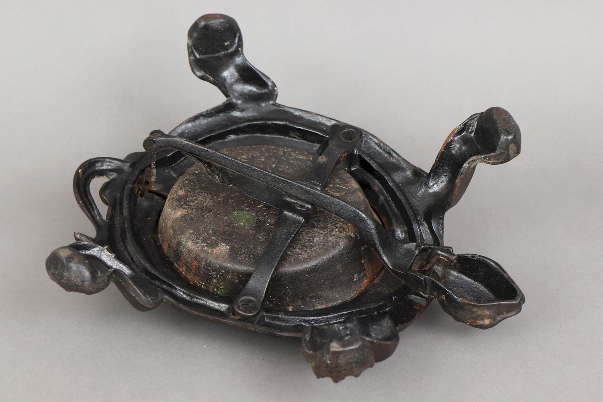 Eisen-Napf in Form einer Schildkröte - Image 5 of 5