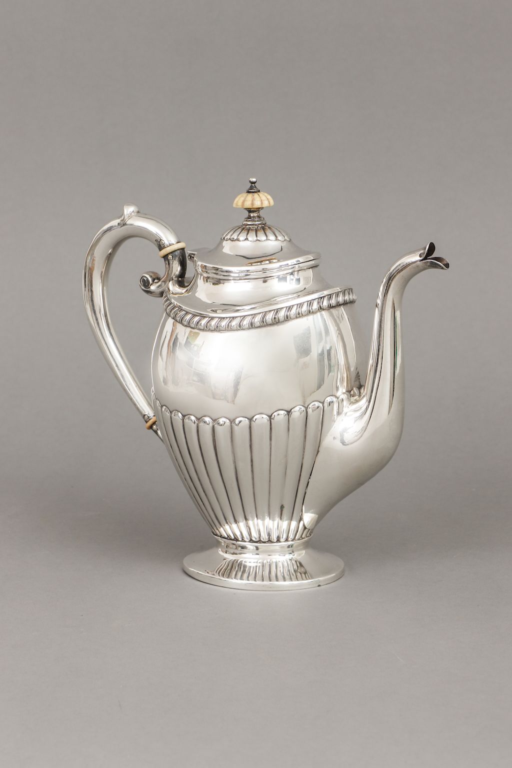 Russische Silber Kaffeekanne, 19. Jhdt. - Image 2 of 4