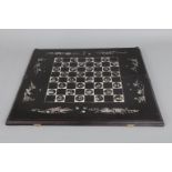 Chinesisches Spielbrett (Schach und Backgammon)