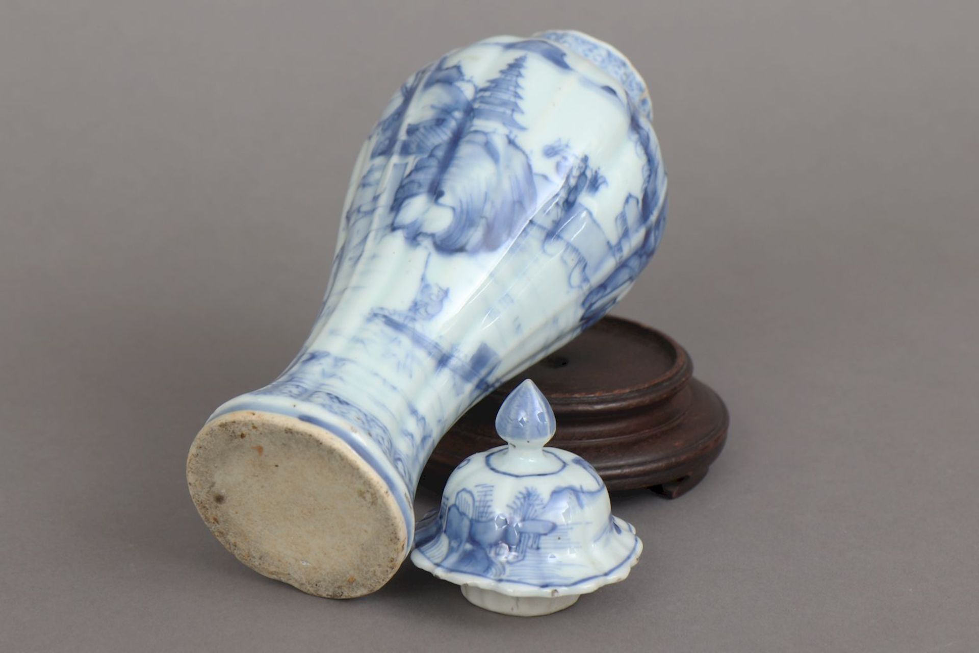 Chinesisches Vasengefäß mit Blaumalerei - Bild 3 aus 5