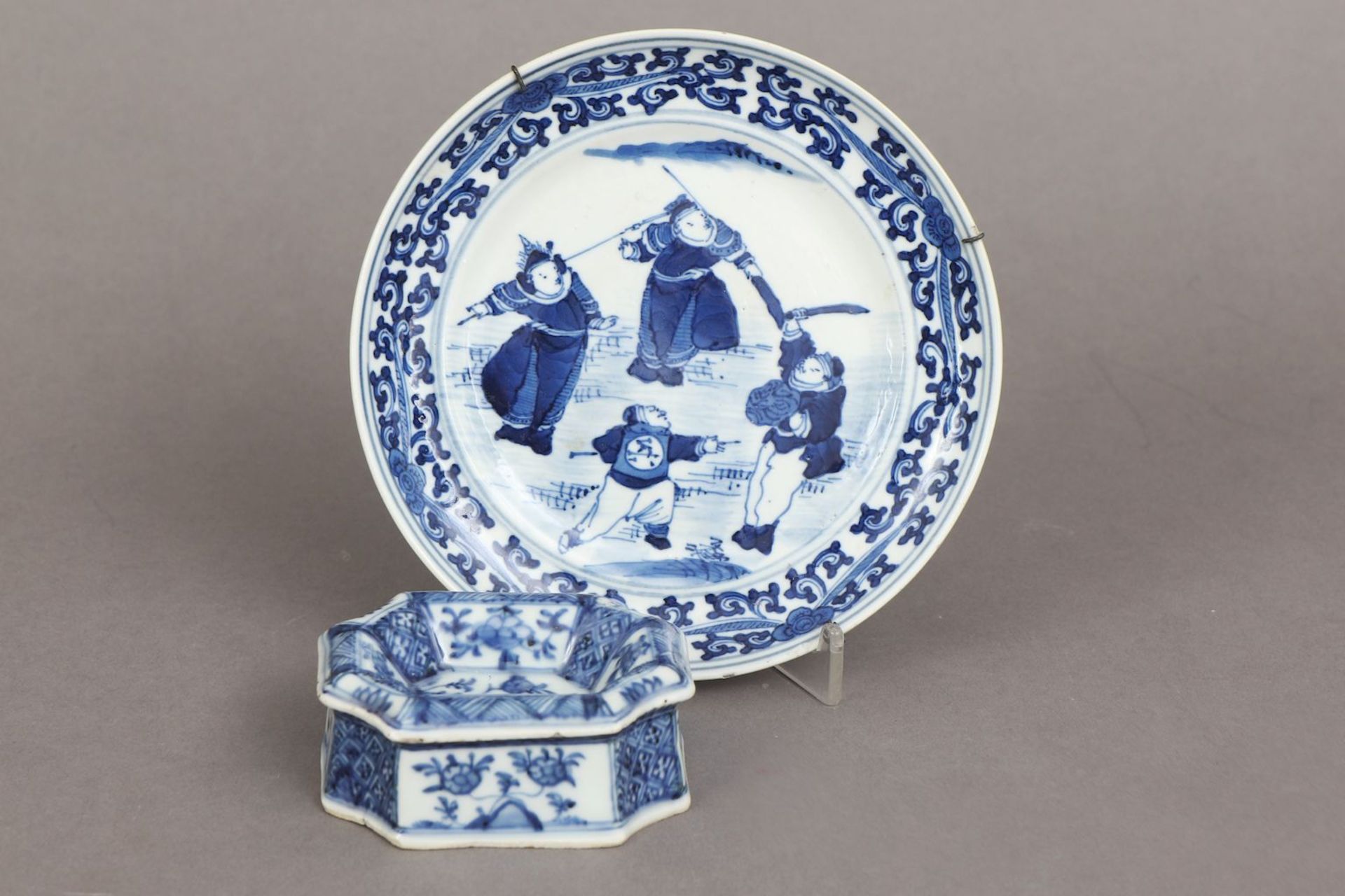 2 chinesische Porzellane mit Blaumalerei