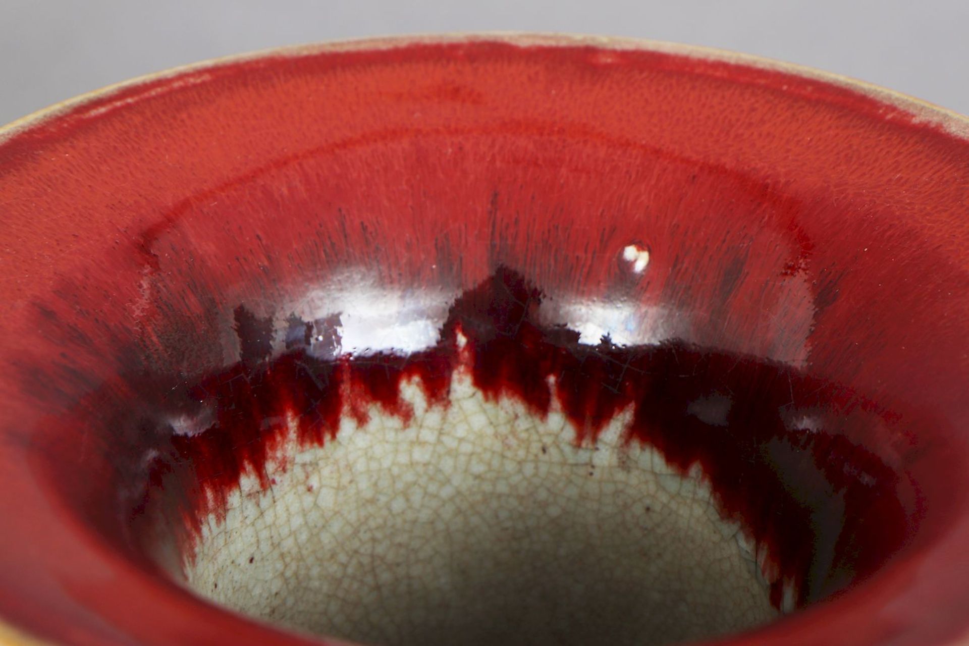 Große chinesische ¨sange-de-boeuf¨(Ochsenblut) Vase - Image 3 of 5