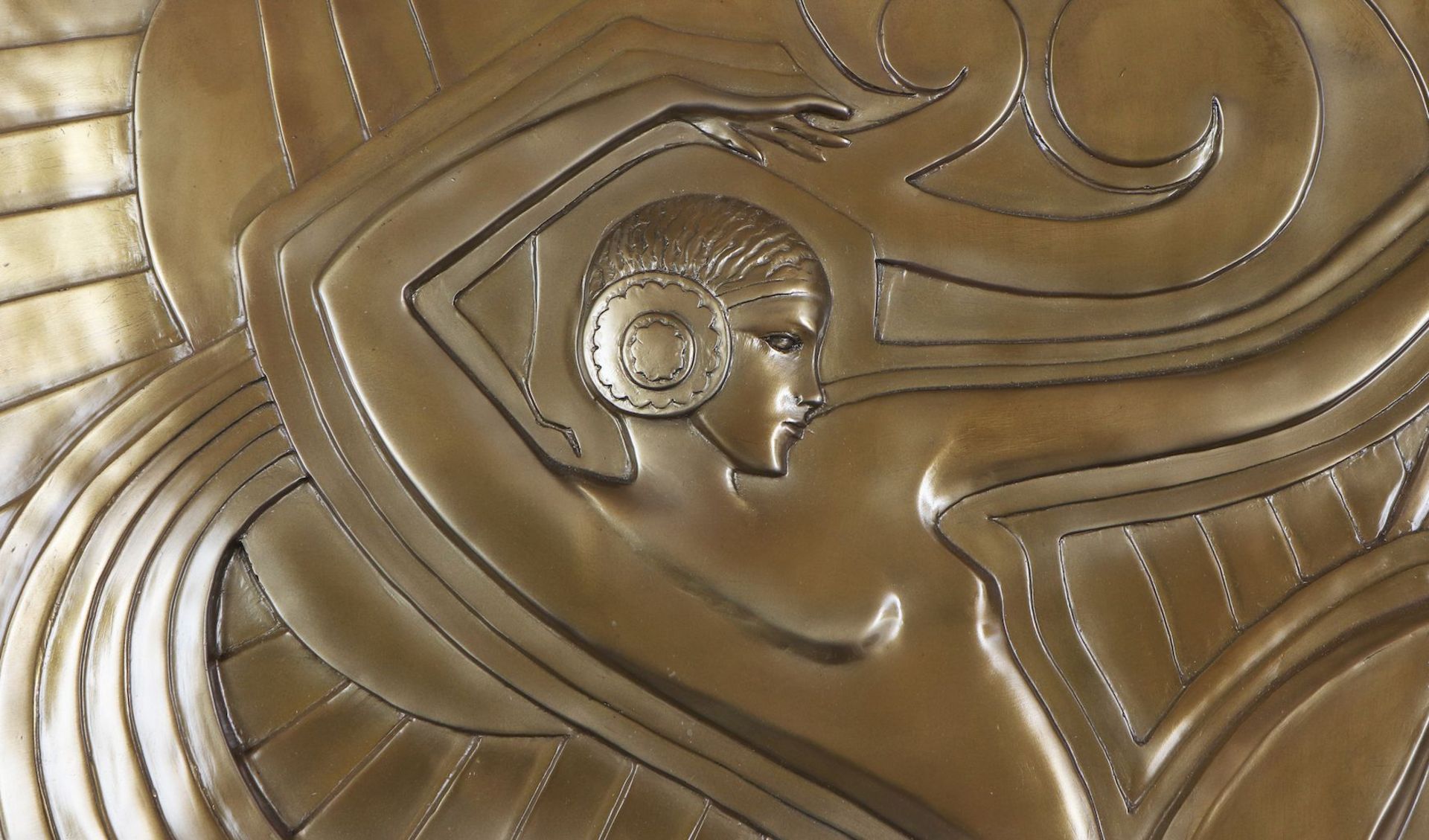 Reliefbild im Stile des Art Deco ¨Tänzerin vor welligem Grund¨ - Image 2 of 2