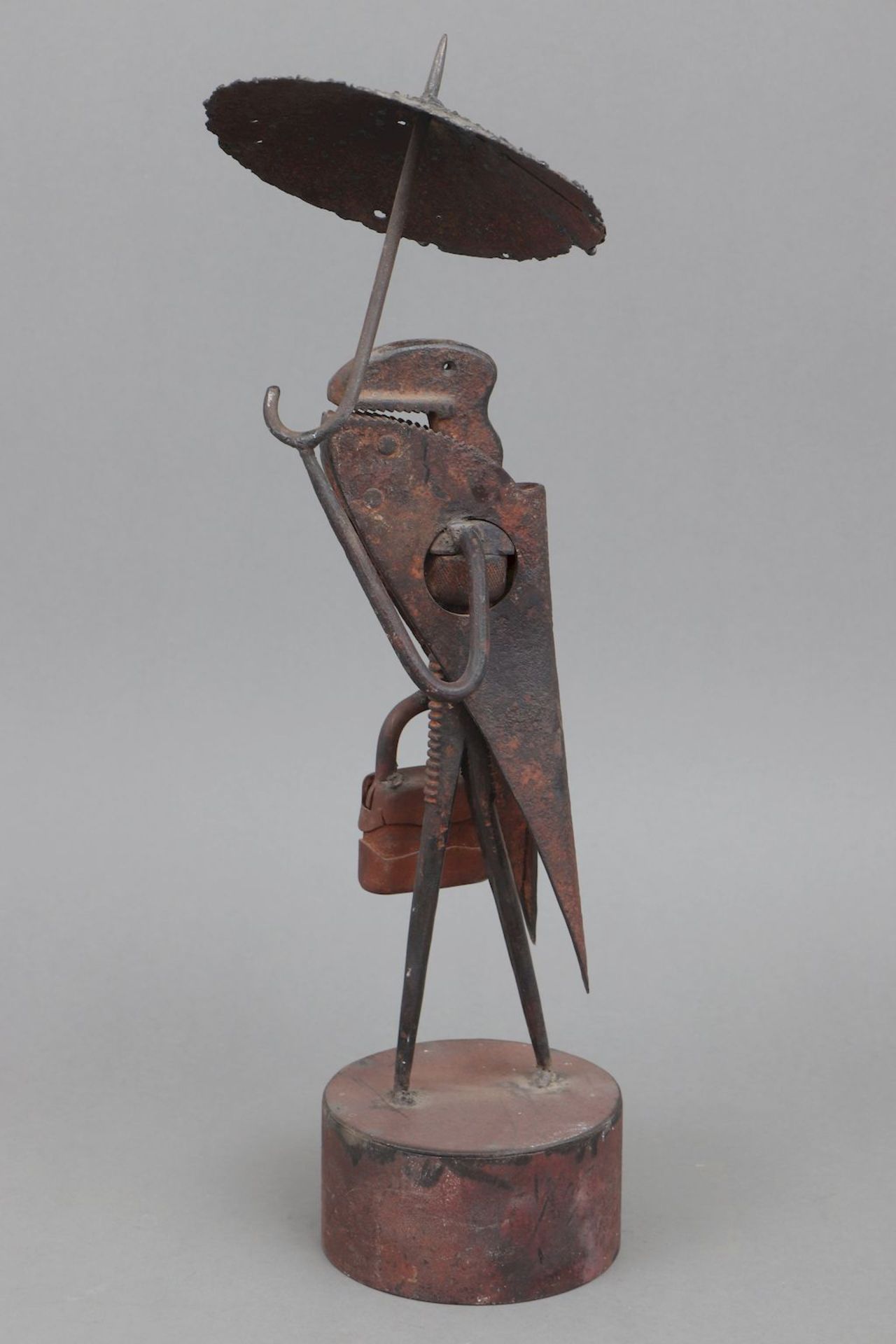 Eisenfigur ¨Grille mit Schirm und Koffer¨ - Bild 3 aus 3