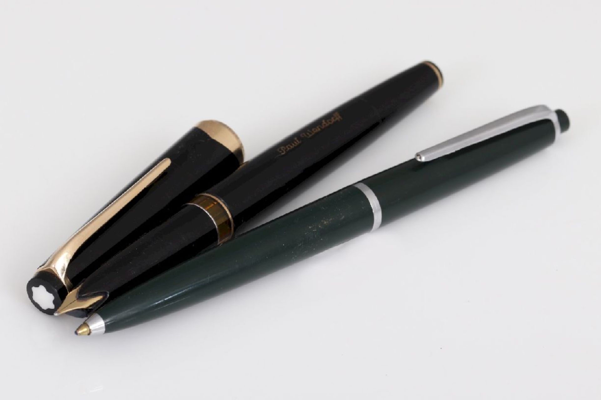 2 MONTBLANC Schreibgeräte1x Füllfeder, Meisterstück No. 14, schwarzer Resin und vergoldete