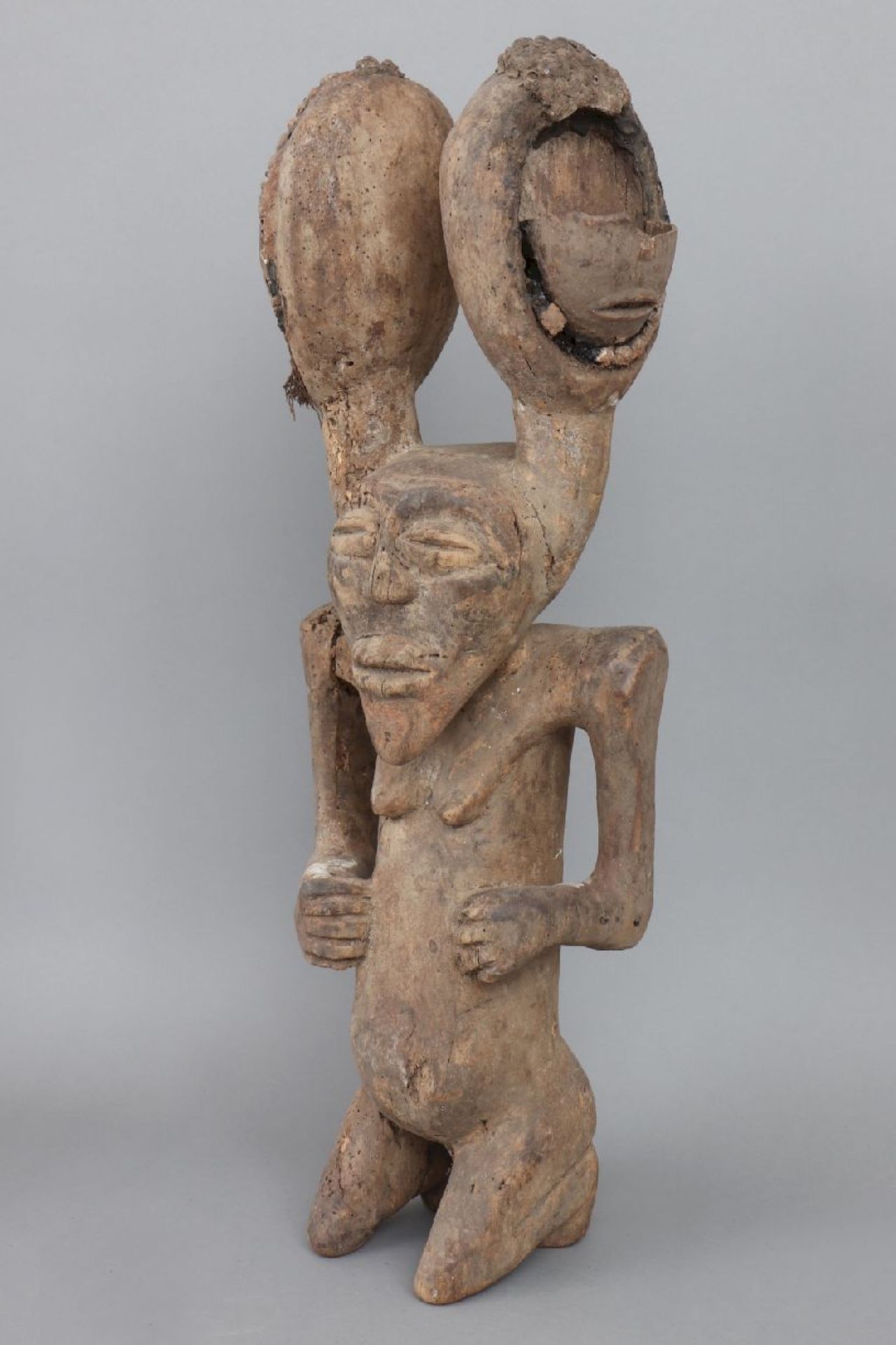Afrikanische Ikenga Figur der Igbo, NigeriaHolz, geschnitzt und patiniert, knieende weibliche - Image 2 of 6