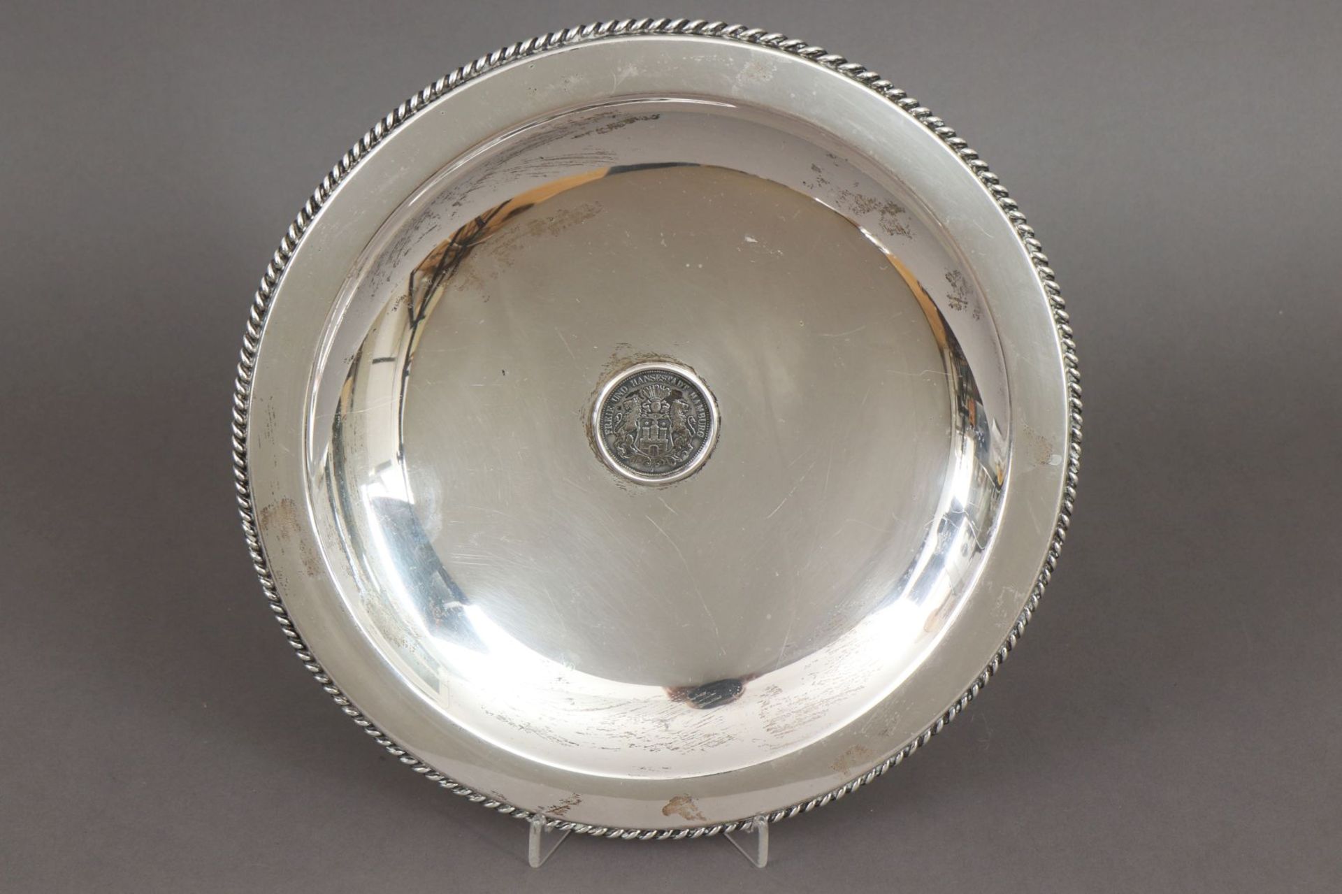 Silber Münzteller835er Silber, Deutsch, um 1960, Meisterstempel Lampe, bezeichnet ¨Handarbeit¨, - Image 2 of 3