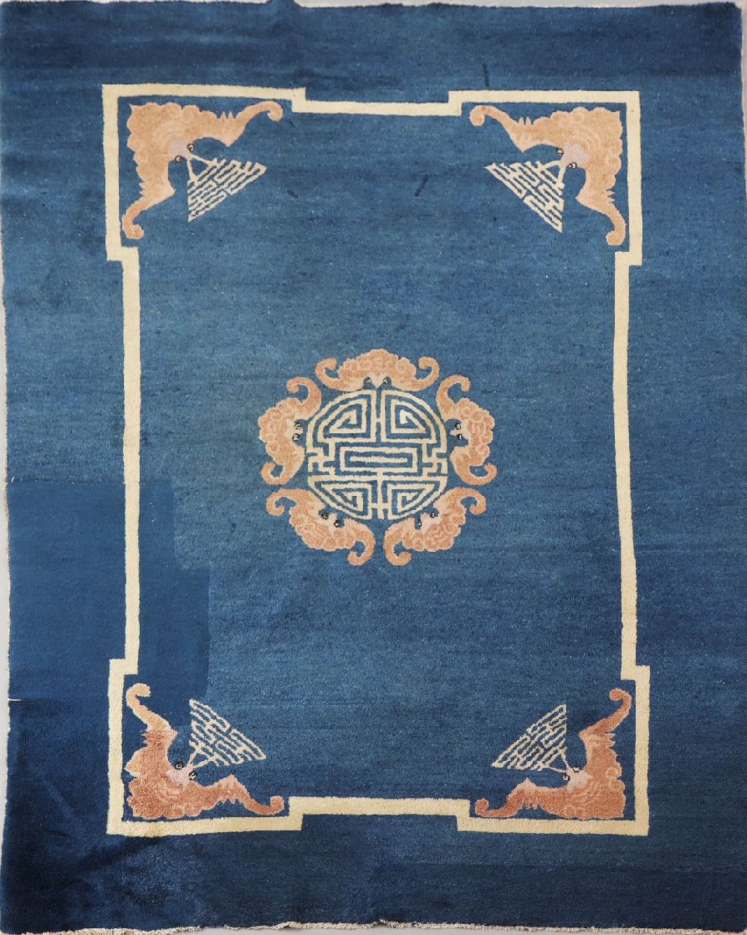 Chinesischer TeppichRaum Peking, um 1900, blaugrundig, Zentralmedaillon mit chinesischen