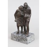 HOLGER VOIGTS (*1952, Bremer Bildhauer), Bronzefigur¨Altes Paar¨ (verschlungen stehendes,