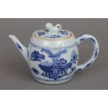 Chinesisches Porzellan Teekännchen mit BlaumalereiQing Dynastie (1644-1912), faßförmiger Korpus