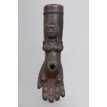 Afrikanische Ritual-Pfeife der Luba, KongoHolz, geschnitzt und geschwärzt, Stock in Form eines