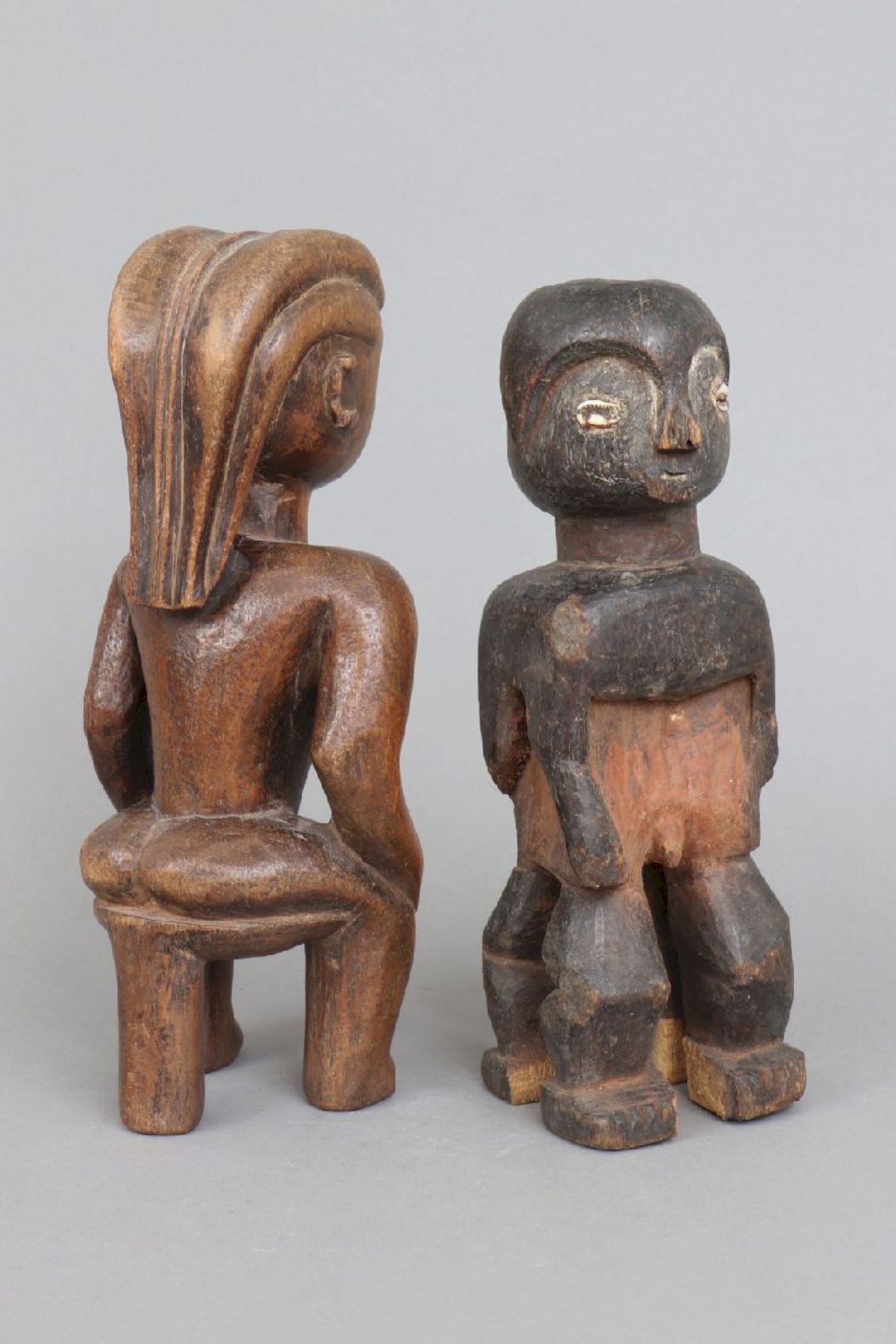 2 afrikanische RitualfigurenHolz, patiniert und geschnitzt, Zentralafrika (wohl Luba, Kongo), 1x auf - Image 2 of 6