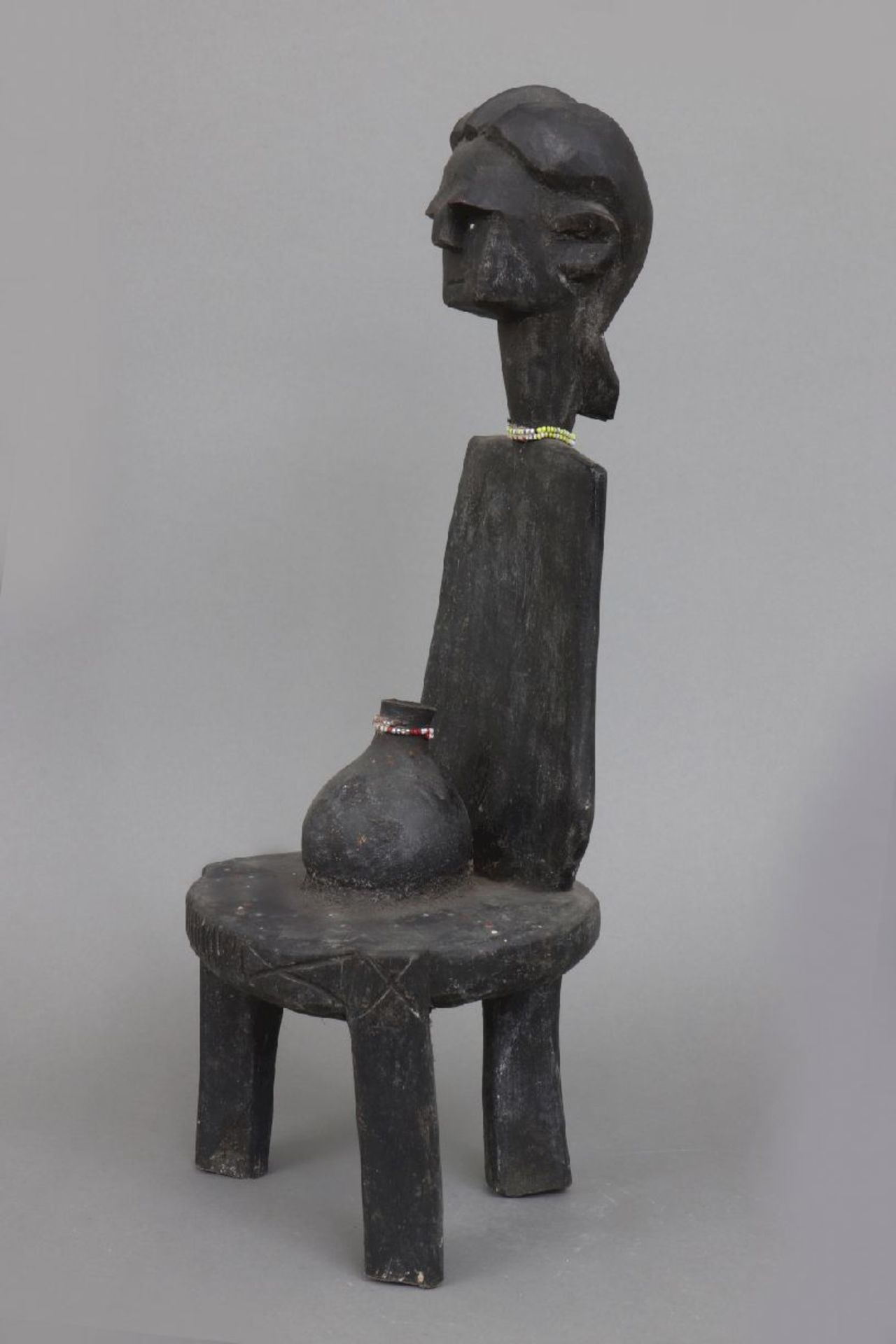 Afrikanische Ritualfigur, wohl Senufostuhlförmige Figur mit weiblichem Kopf mit gekämmtem Haar, - Image 2 of 5