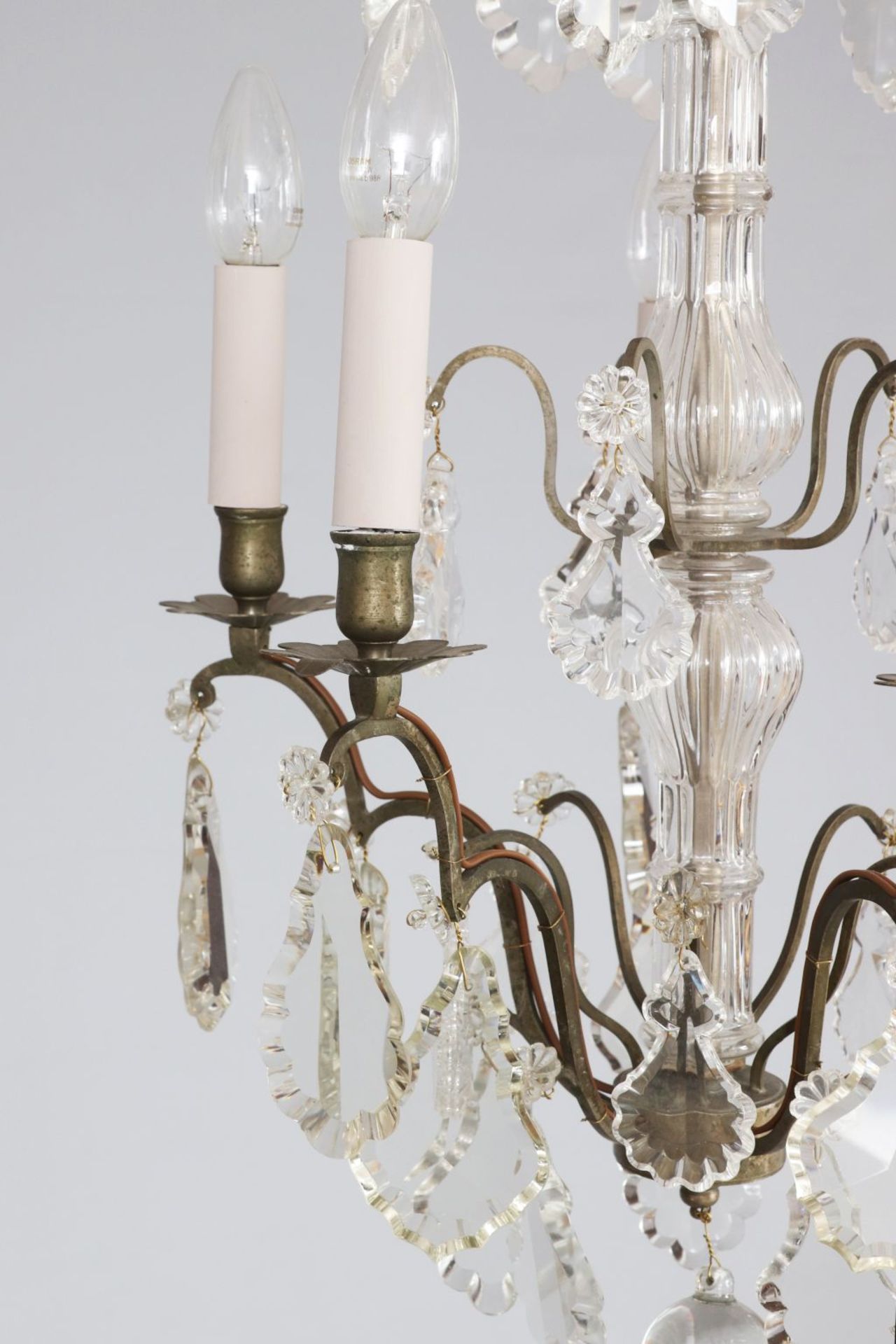 Deckenlampe im Stile des Barock5-flammiger, 3-stöckiger Leuchter, Messing, mit Kristall-Behang im - Image 2 of 3