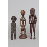3 afrikanische Ritualfigurendiverse, West- und Zentralafrika, Holz, geschnitzt und patiniert, 1x