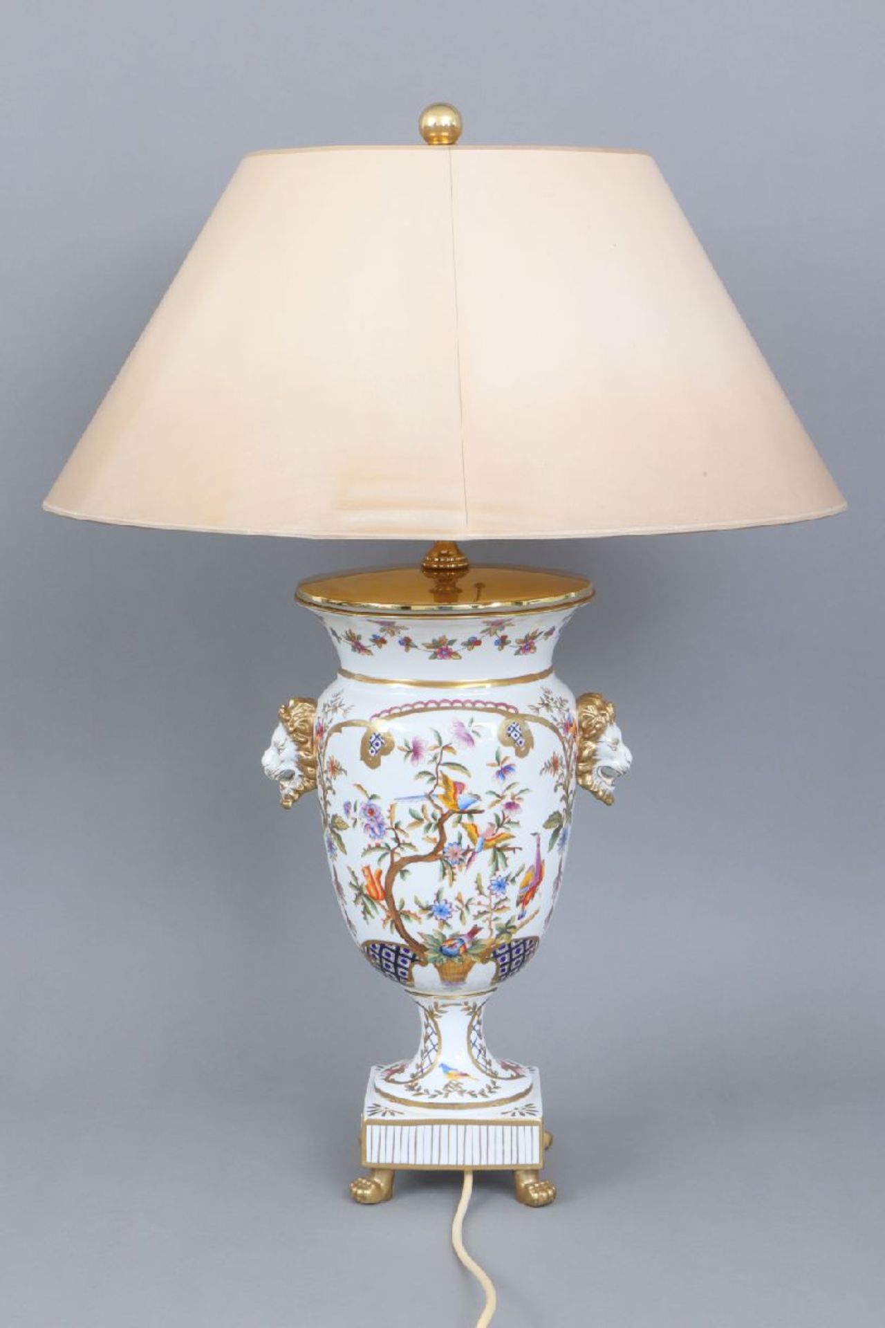 Tischlampe, Porzellanwohl GINORI, Italien, vasenförmiger Korpus im Stile des Empire, 2 seitliche - Image 3 of 7