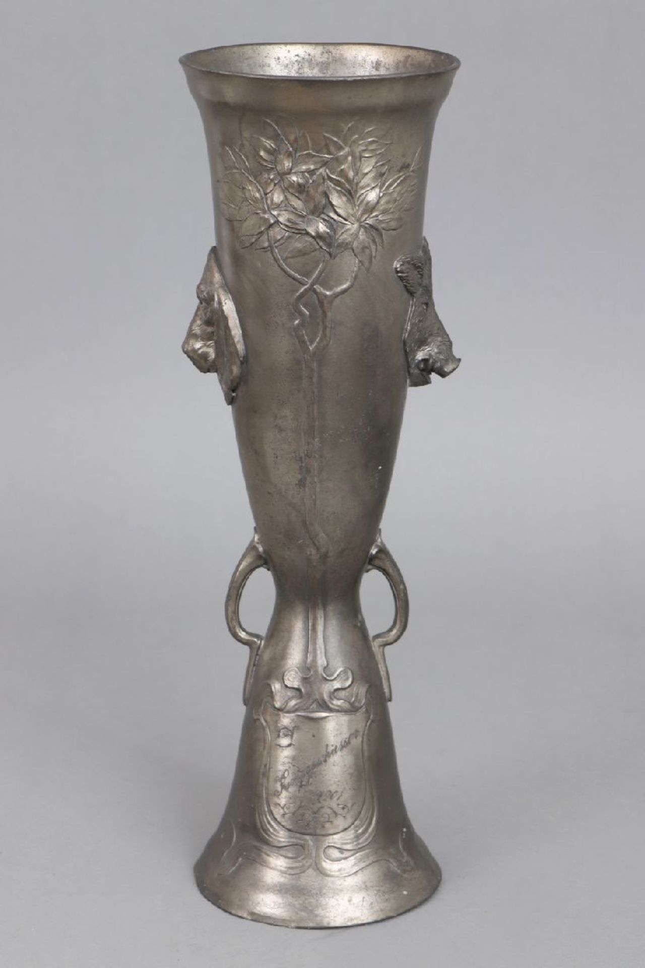 Jugendstil Zinn-Pokal ¨Königsschießen 1901¨Kayser-Zinn, Modell ¨4330¨, um 1900, Reliefdekor,