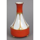 METZLER & ORTLOFF Porzellan-Vase1920-1930er Jahre, orange-roter Fond, Golddekor, keulenförmiger