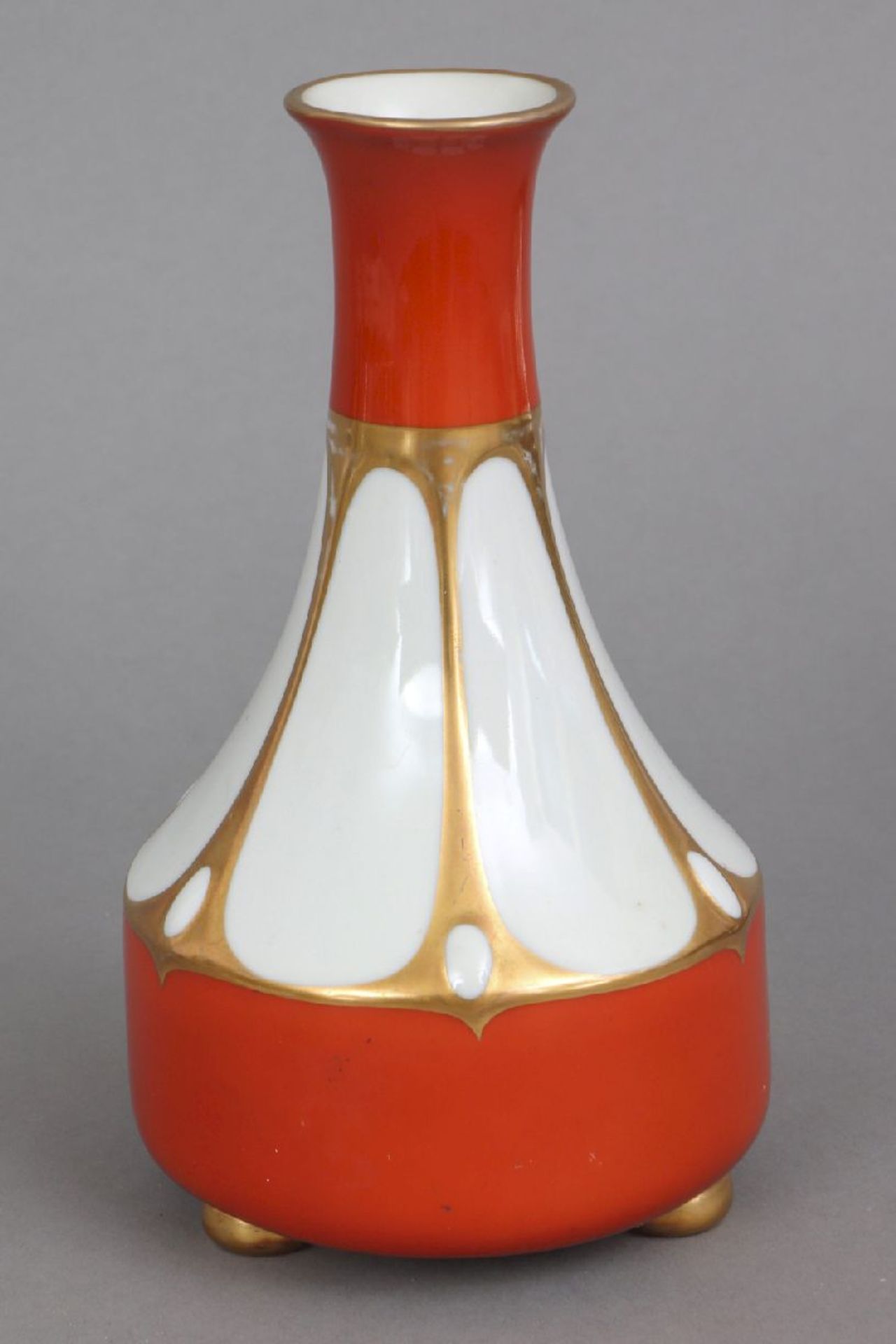 METZLER & ORTLOFF Porzellan-Vase1920-1930er Jahre, orange-roter Fond, Golddekor, keulenförmiger