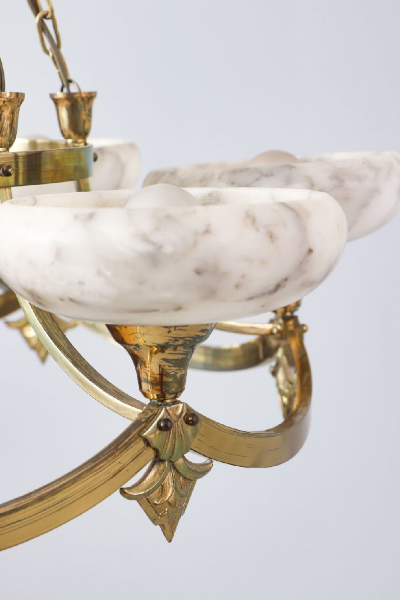 Deckenlampe im Stile des Art DecoMessing und heller Marmor, runder Korb mit 6 elektrischen - Image 2 of 3