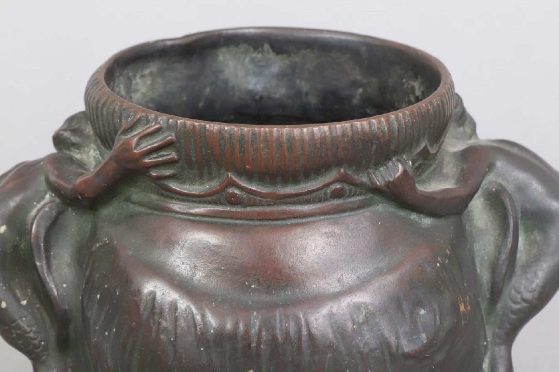 Jugendstil Bronze Vasengefäßam Sockel signiert ¨K. Schwarz¨, tropfenförmiges Gefäß mit - Image 2 of 7
