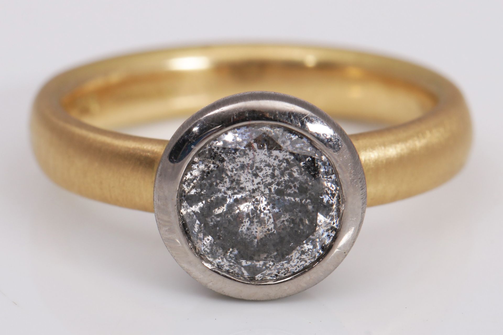 Brillantring750er Gelb- und Weißgold mit 1 Diamanten im Brillantschliff, ca. 1,60ct., W, P3,