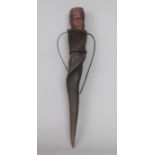 Afrikanisches Vorratsgefäß in Form eines Antilopen-Hornswohl Angola, dunkel patiniertes Naturhorn,