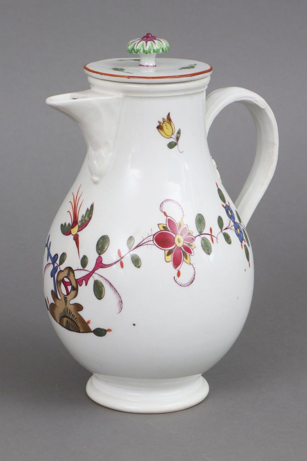 MEISSEN Kaffeekanneum 1774-1814 (MARCOLINI-Zeit), birnenförmiger Korpus mit geschwungenem Asthenkel,