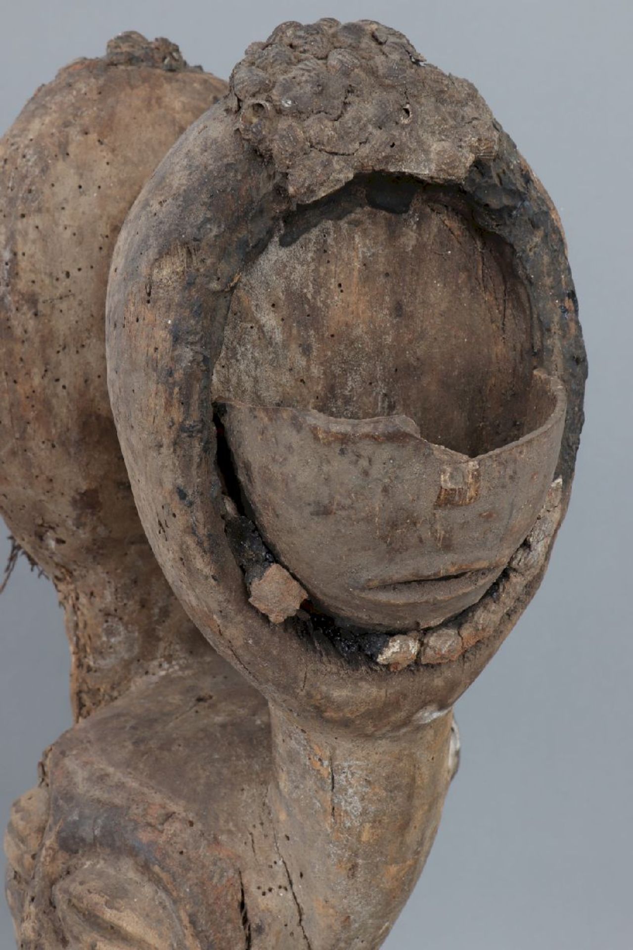 Afrikanische Ikenga Figur der Igbo, NigeriaHolz, geschnitzt und patiniert, knieende weibliche - Image 3 of 6