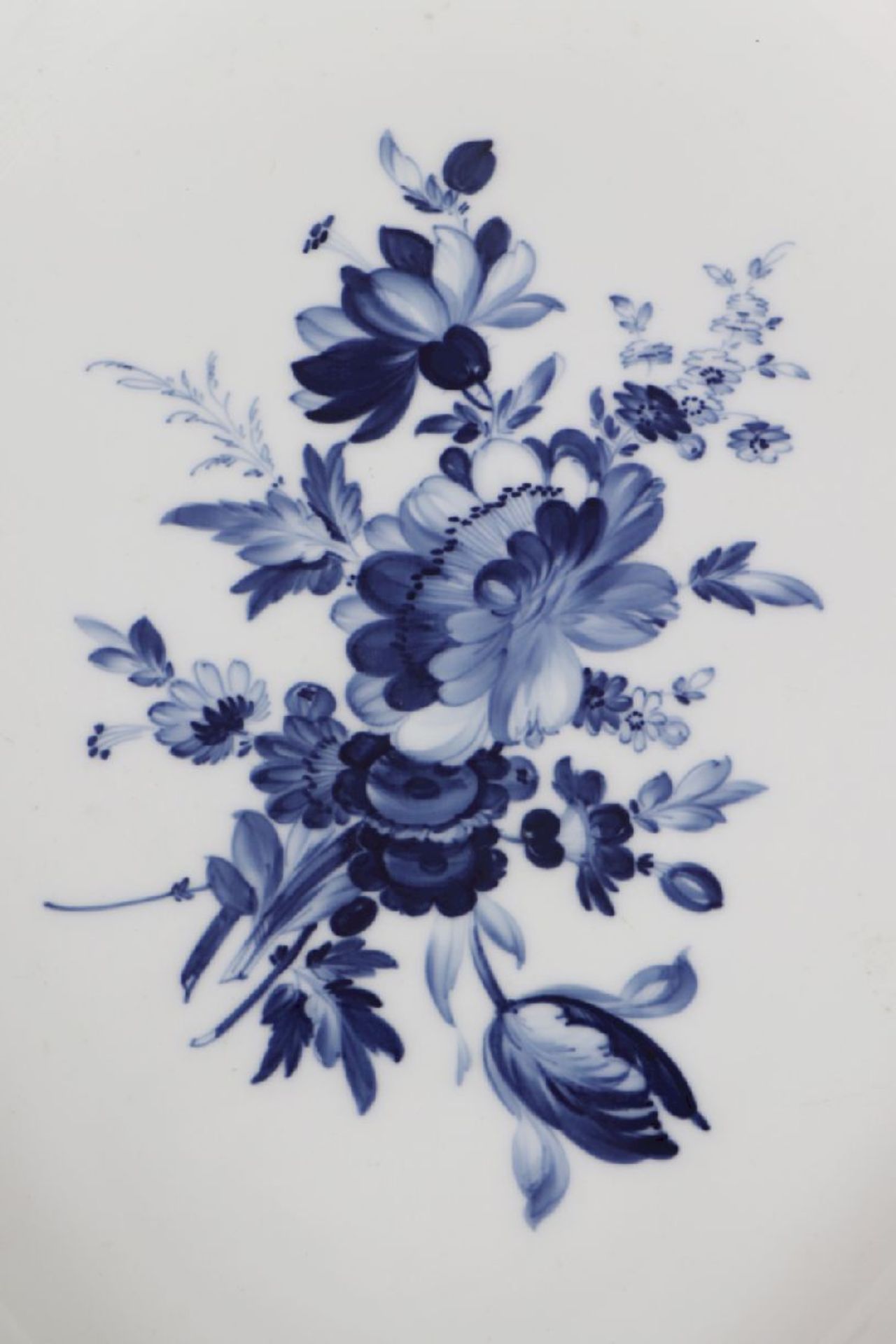 MEISSEN Anbietplatteum 1900, ovale passig geschwungene Form mit rocaillierten Handhaben, ¨Blaue - Image 4 of 6