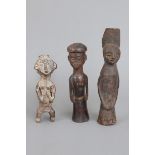 3 afrikanische Ritualfigurendiverse, Zentral- und Westafrika, 1x janusköpfige Figur aus dunkel