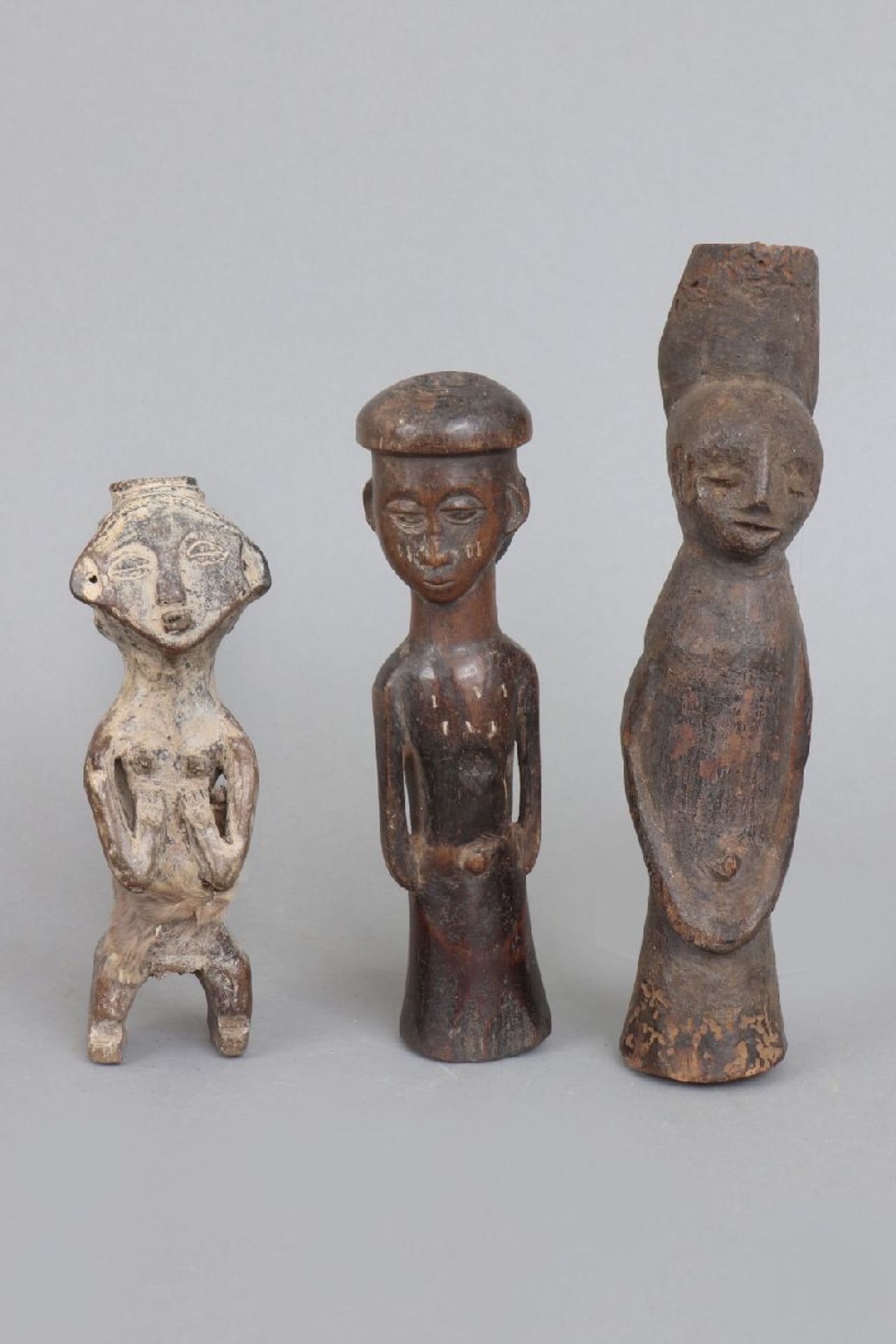 3 afrikanische Ritualfigurendiverse, Zentral- und Westafrika, 1x janusköpfige Figur aus dunkel