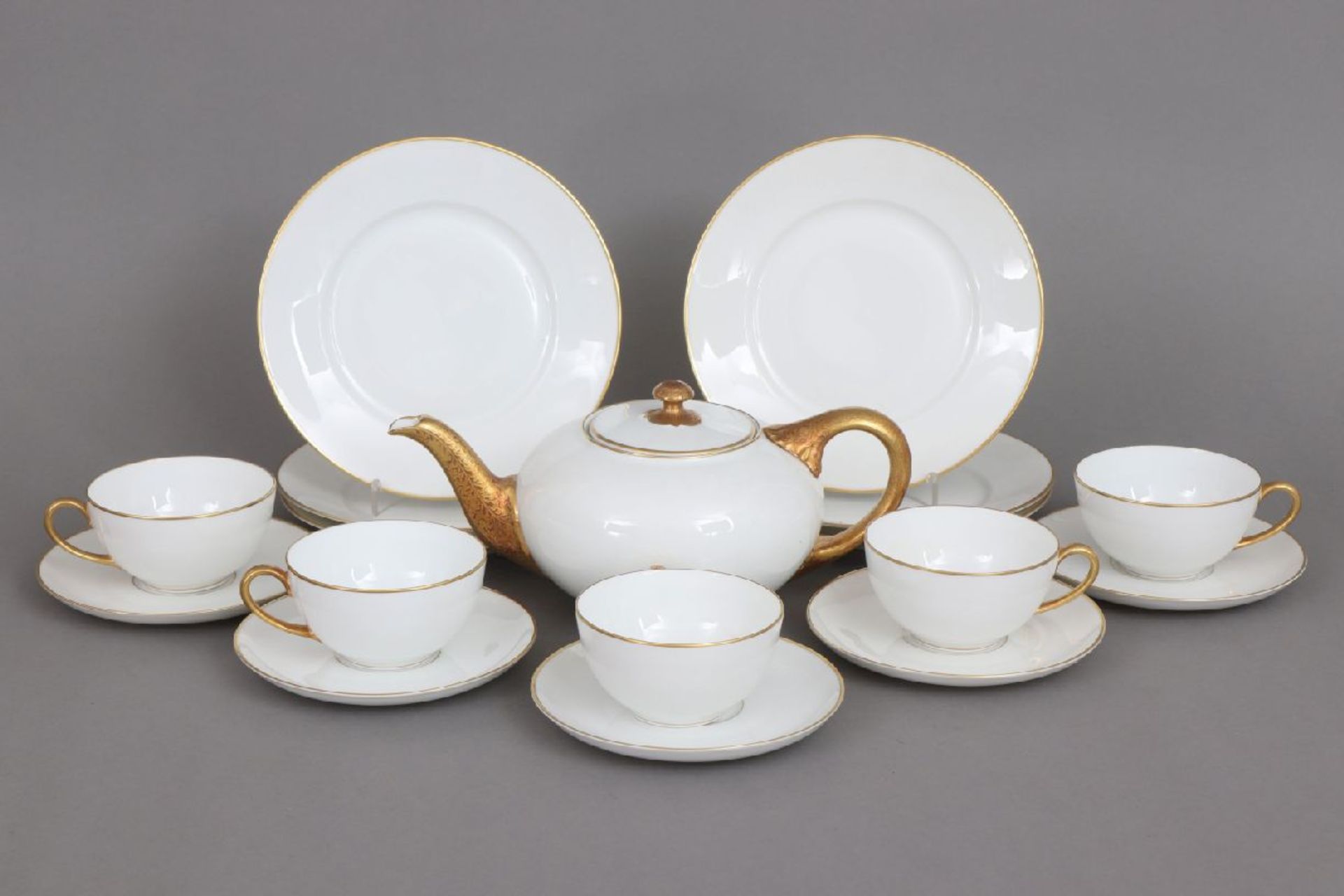ROSENTHAL Tee-(Rest-)Serviceum 1928, Form ¨Balmoral¨, Weißporzellan mit Goldrand und Ätzdekor,