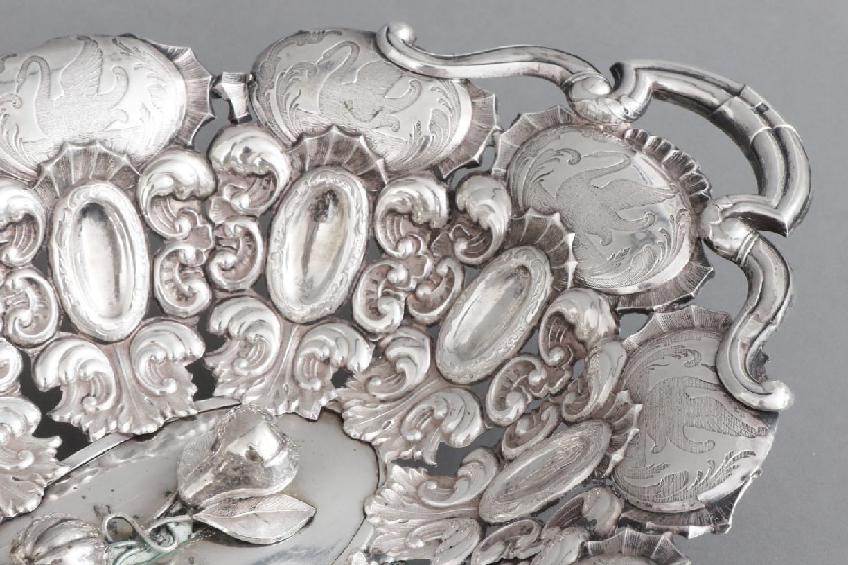 Biedermeier Silber Anbietkorbovaler Korb mit Durchbruchwandung und 2 seitlichen Handhaben, - Image 5 of 5