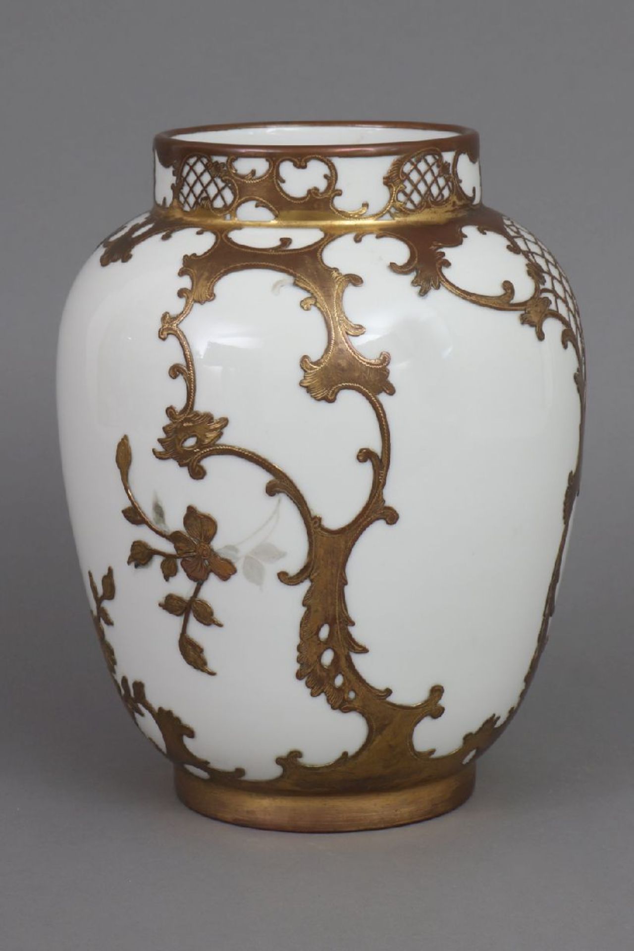 KPM BERLIN Vase mit vergoldetem Overlayum 1900, ovoider Korpus, umlaufend vergoldetes Metall-Overlay - Bild 4 aus 7