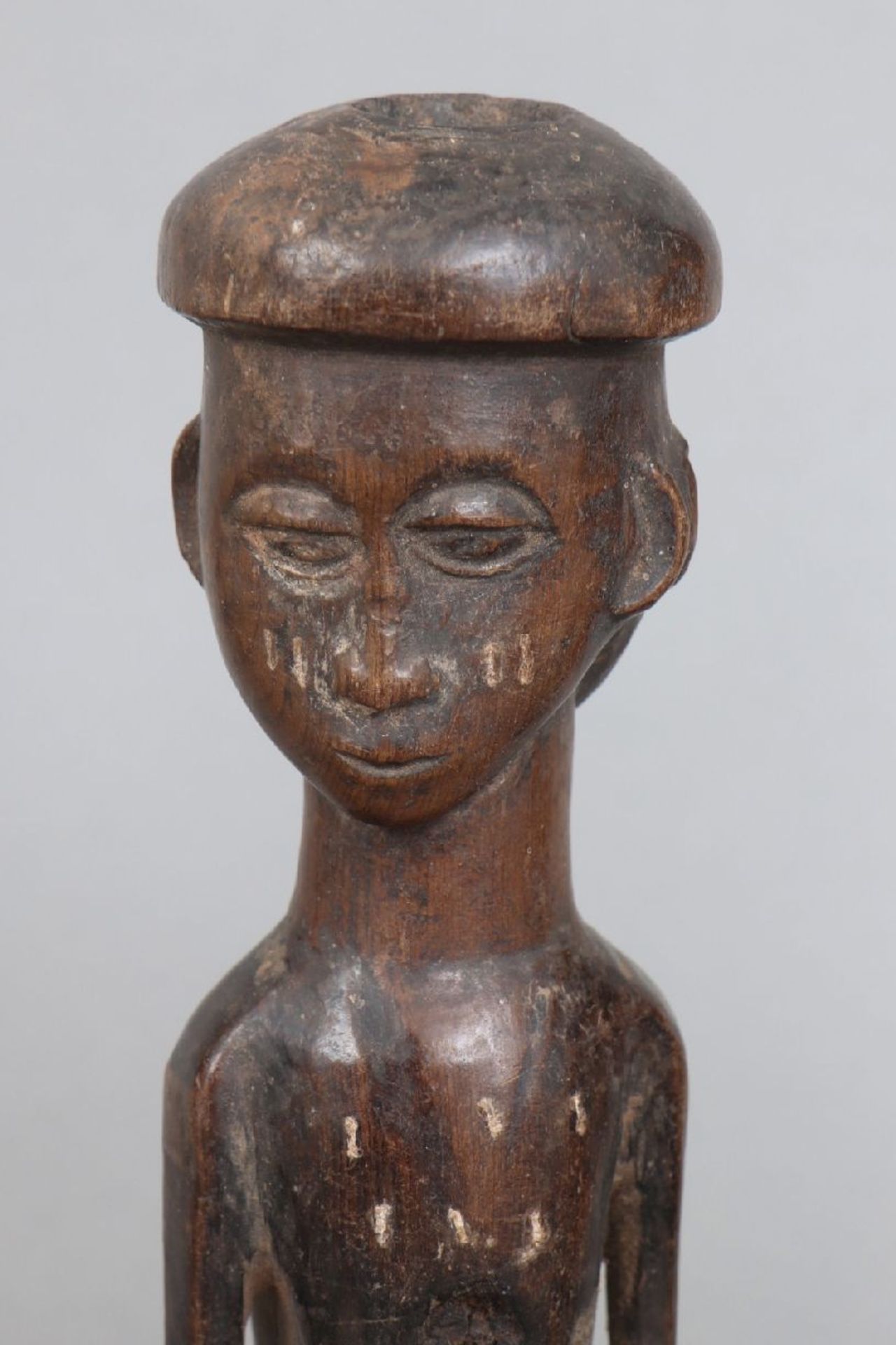 3 afrikanische Ritualfigurendiverse, Zentral- und Westafrika, 1x janusköpfige Figur aus dunkel - Image 2 of 5