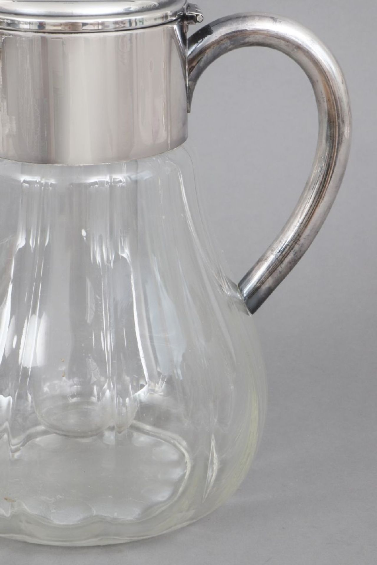 Bowlenkaraffe (¨Kalte Ente¨)Glas und versilbertes Metall, um 1930, tropfenförmiger Glas-Korpus mit - Image 3 of 3