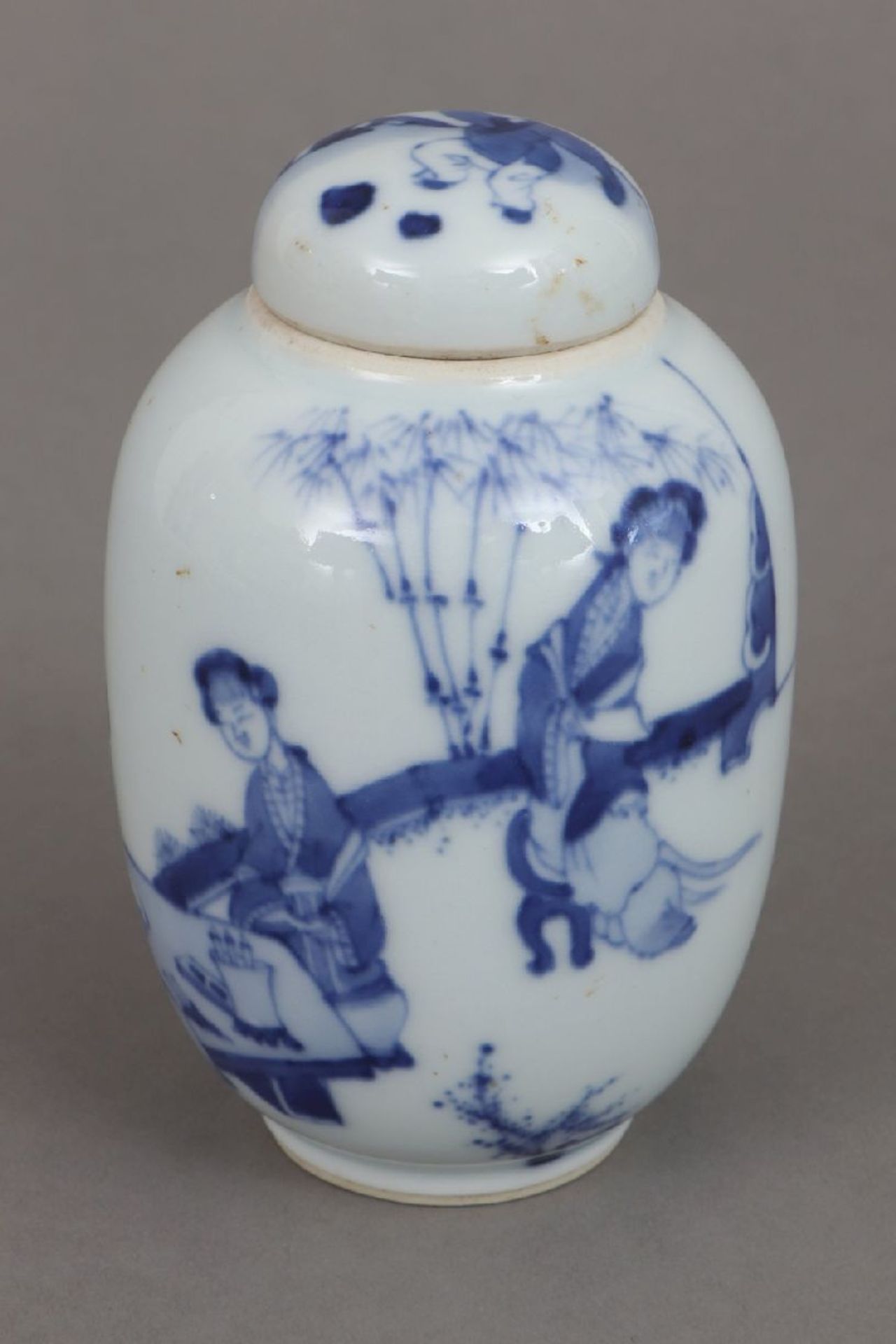 Chinesisches Porzellan Vorratsgefäß mit Blaumalerei und Artemisia-Blatt Markeovoider Korpus mit