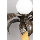 Mid-Century Tischlampe ¨Palme¨wohl Frankreich, um 1960, Bambusrohr-Stand und bronziertes Metall (