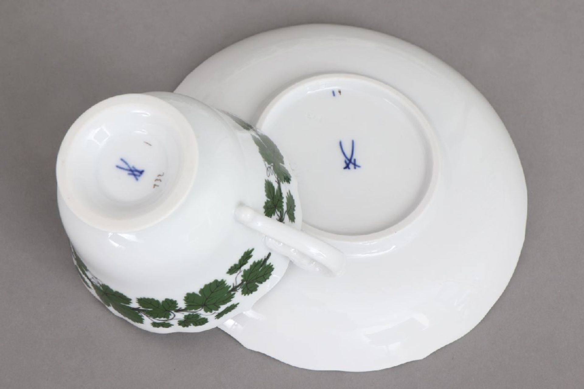 MEISSEN Kaffee- und Teeservice2. Hälfte 20. Jahrhunderts, Form ¨Neuer Ausschnitt¨, ¨Weinlaub¨- - Image 4 of 6