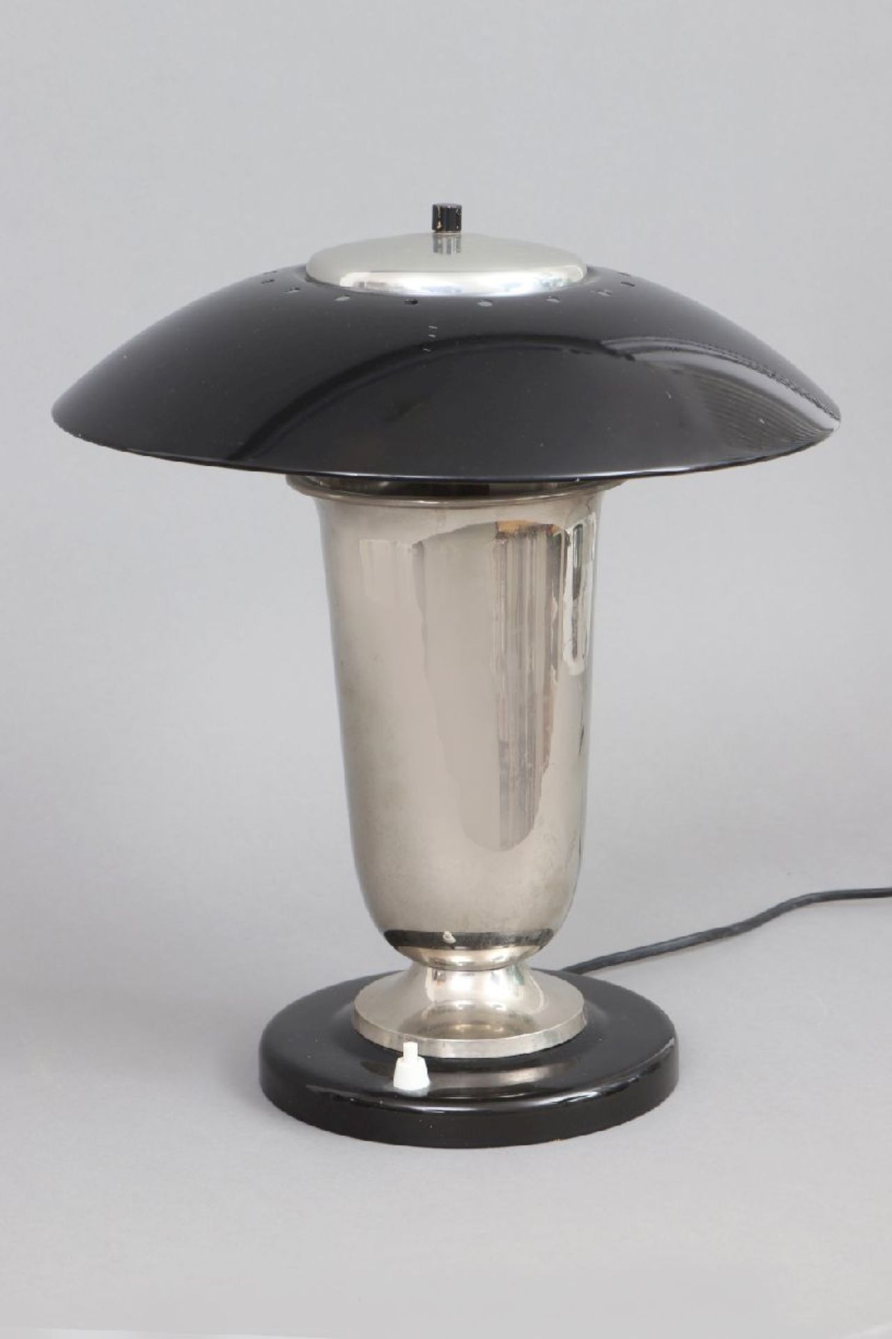 Tischlampe ¨BAUHAUS¨verchromtes und schwarz lackiertes Metall, Pilzform, gewölbter, schwarz