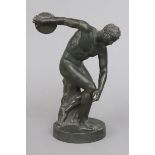 Bronzefigur des Diskobolosgrün patinierte Figur eines Diskuswerfers nach antikem griechischen