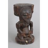 Afrikanischer Karyatide Hocker/Stütze der Luba, Kongogeschwärztes Hartholz, knieende weibliche Figur
