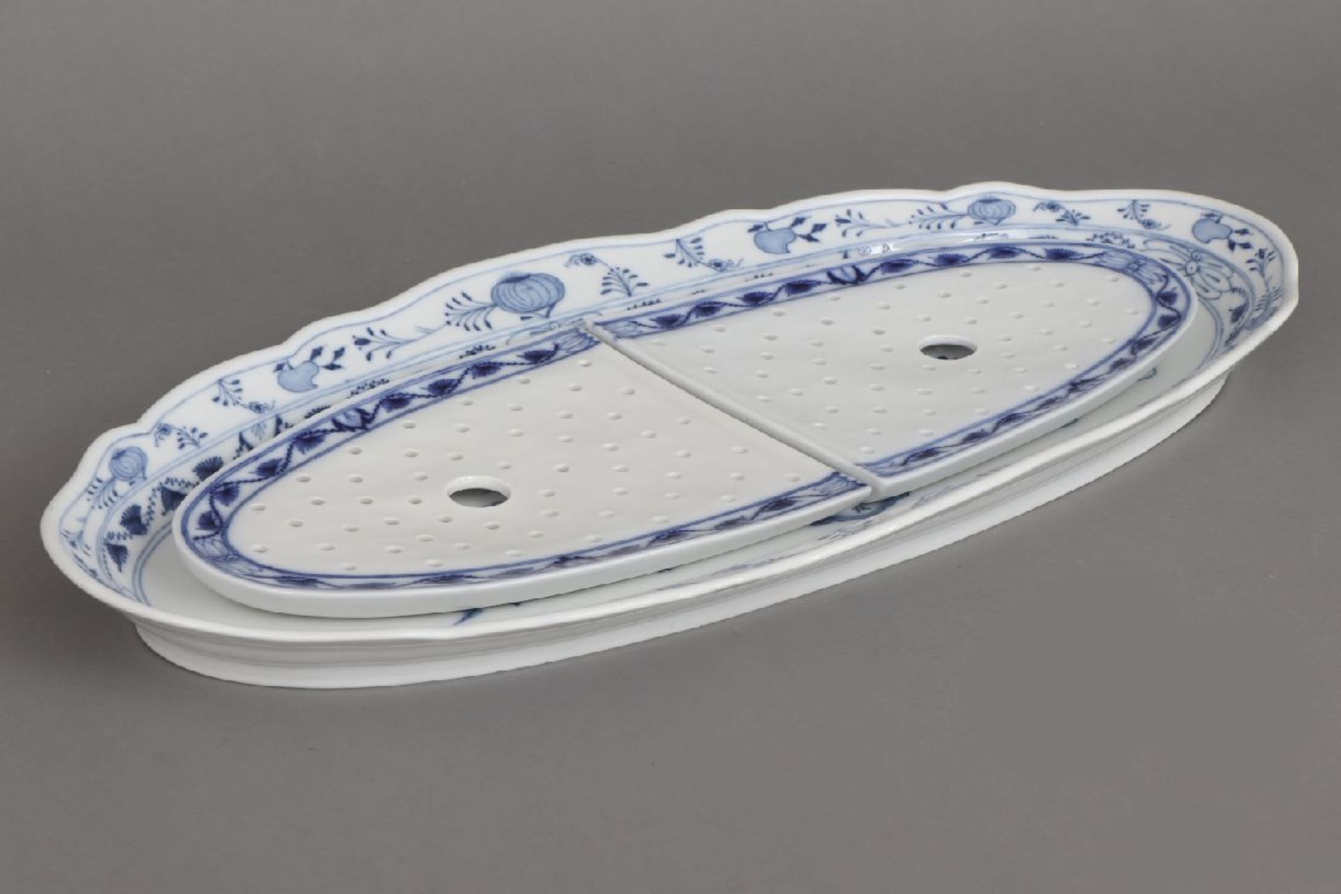 MEISSEN Fleischplatte mit Tropfeinsatz1850-1924, Form ¨Neuer Ausschnitt¨, unterglasurblaues ¨