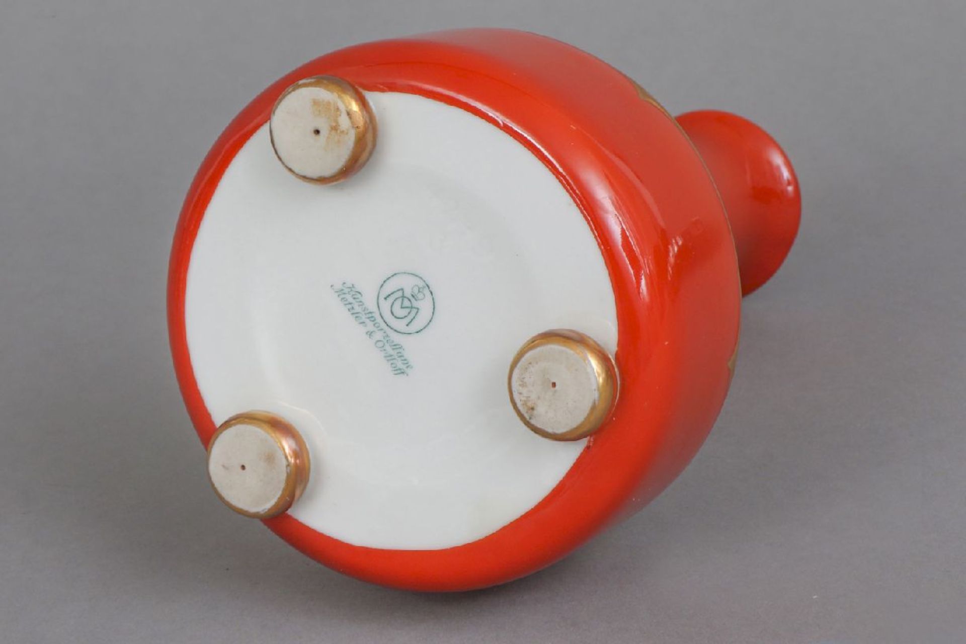 METZLER & ORTLOFF Porzellan-Vase1920-1930er Jahre, orange-roter Fond, Golddekor, keulenförmiger - Bild 2 aus 5