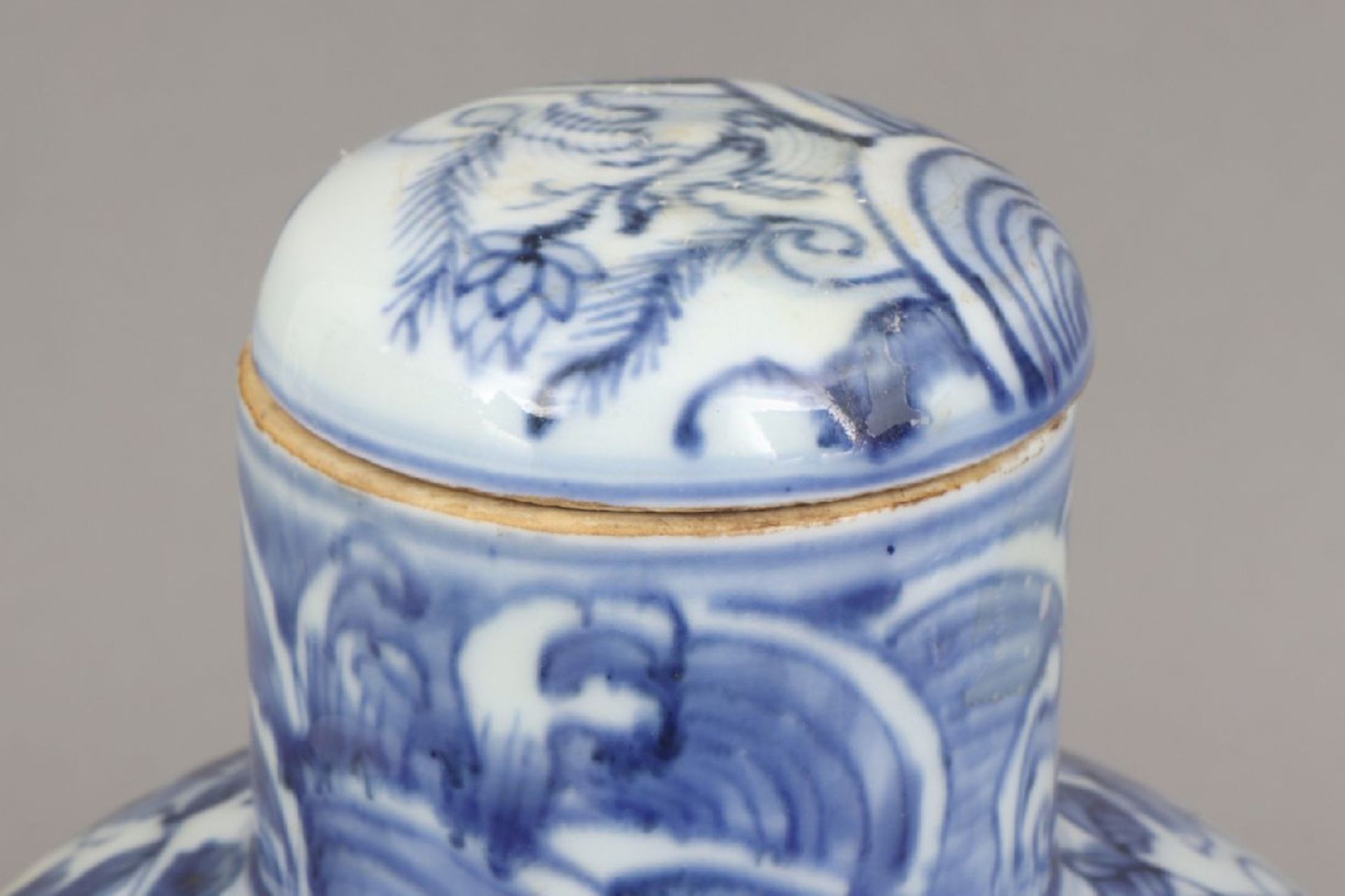 Paar chinesische Vorratsgefäße mit BlaumalereiPorzellan, im Stile der Ming Dynastie, zylindrischer - Image 4 of 5