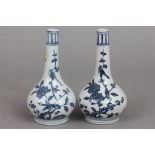 Paar chinesische Vasengefäße mit Blaumalerei ¨Vögel auf Geäst¨Qing Dynastie (1644-1912),